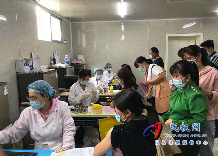 縣愛衛(wèi)辦踐行“我為群眾辦實(shí)事”組織企業(yè)員工進(jìn)行新冠疫苗接種 縣愛衛(wèi)辦踐行“我為群眾辦實(shí)事”組織企業(yè)員工進(jìn)行新冠疫苗接種