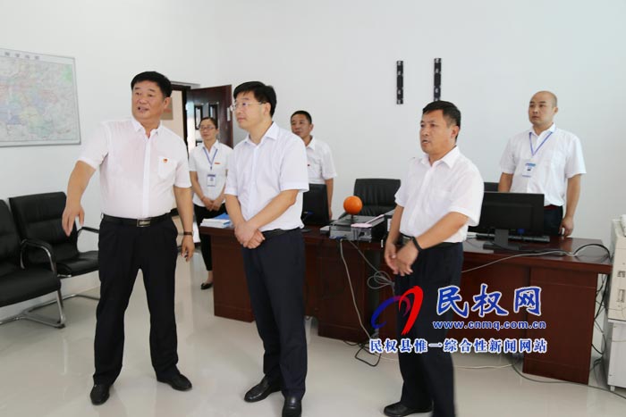 縣委副書記、縣長(zhǎng)張團(tuán)結(jié)查看縣司法局社區(qū)矯正中心