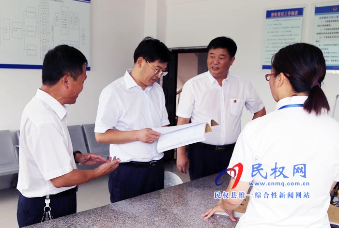 縣委副書記、縣長(zhǎng)張團(tuán)結(jié)查看縣司法局社區(qū)矯正中心