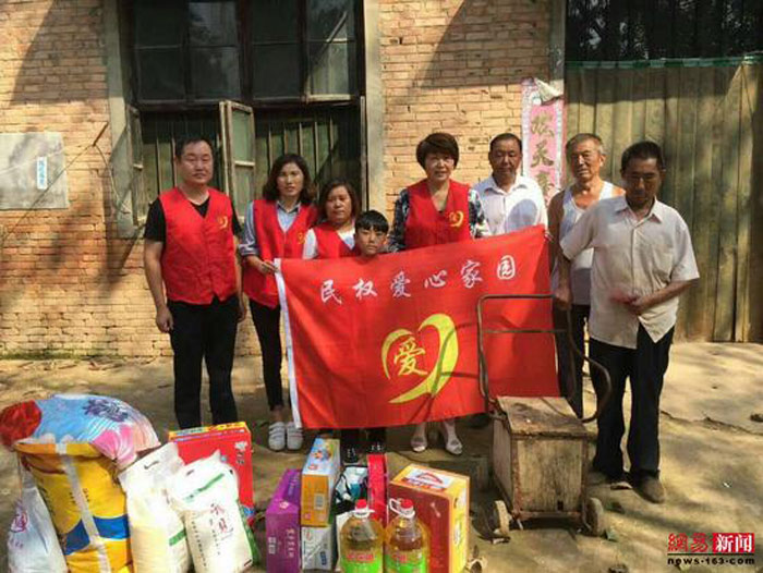 中秋節(jié):民權(quán)志愿者濃濃敬老情 中秋節(jié):民權(quán)志愿者濃濃敬老情