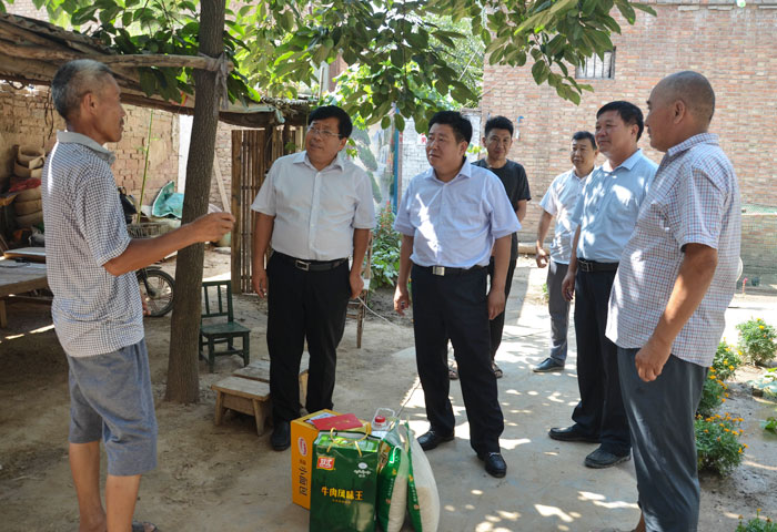 縣政協(xié)副主席劉偉到人和鎮(zhèn)慰問(wèn)退伍軍人 縣政協(xié)副主席劉偉到人和鎮(zhèn)慰問(wèn)退伍軍人