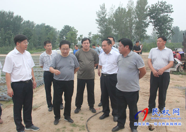 副市長(zhǎng)張家明深入我縣調(diào)研扶貧產(chǎn)業(yè)發(fā)展情況 副市長(zhǎng)張家明深入我縣調(diào)研扶貧產(chǎn)業(yè)發(fā)展情況