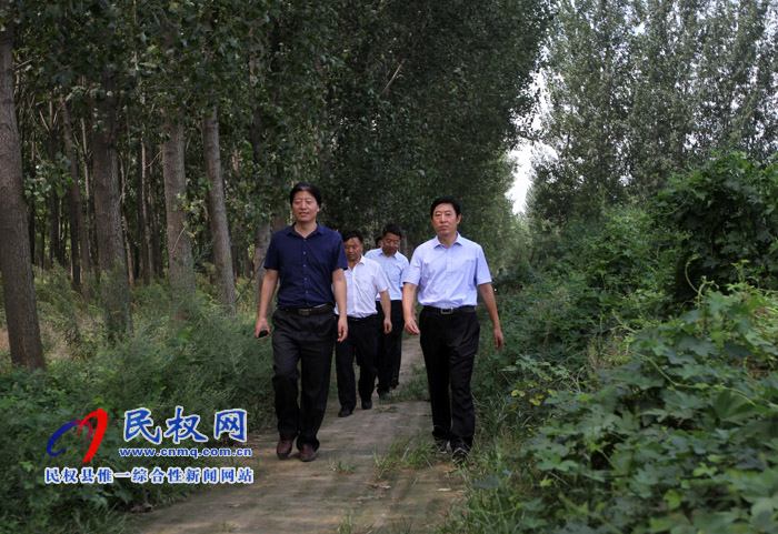 縣委常委、宣傳部長屠志遠陪同《商丘日報》采訪團在我縣采訪調研