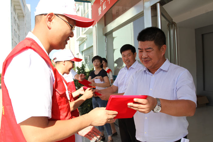 我縣舉行紅十字應急救護培訓中心揭牌暨紅十字應急救援服務隊授旗儀式 我縣舉行紅十字應急救護培訓中心揭牌暨紅十字應急救援服務隊授旗儀式