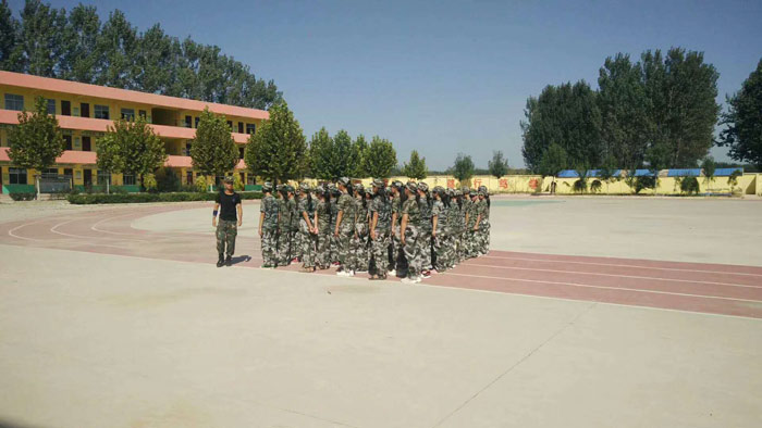 野崗鎮(zhèn)開展首屆入學(xué)新生素質(zhì)教育軍訓(xùn)活動 野崗鎮(zhèn)開展首屆入學(xué)新生素質(zhì)教育軍訓(xùn)活動