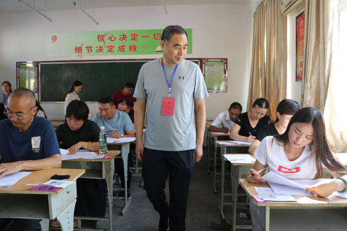 民權(quán)縣順利完成鹽業(yè)執(zhí)法監(jiān)督局人員選聘筆試工作 民權(quán)縣順利完成鹽業(yè)執(zhí)法監(jiān)督局人員選聘筆試工作