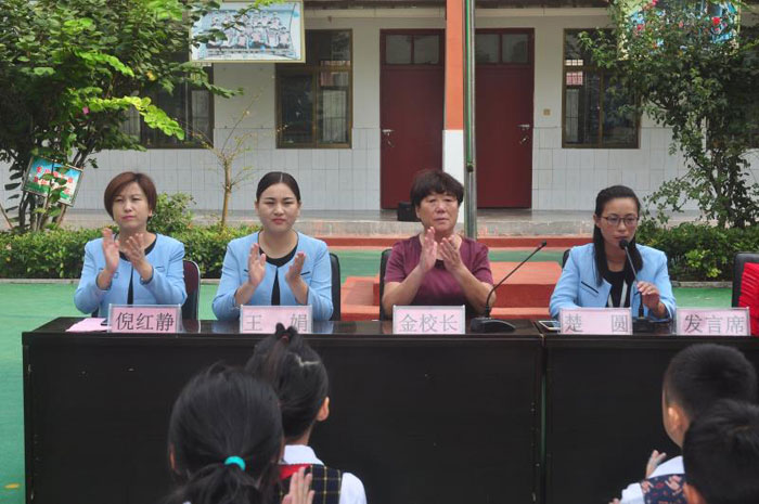 育才雙語小學(xué)開學(xué)典禮 育才雙語小學(xué)開學(xué)典禮