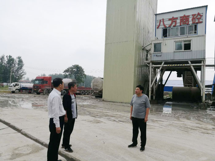 副縣長(zhǎng)陳進(jìn)領(lǐng)調(diào)研農(nóng)村公路建設(shè) 副縣長(zhǎng)陳進(jìn)領(lǐng)調(diào)研農(nóng)村公路建設(shè)