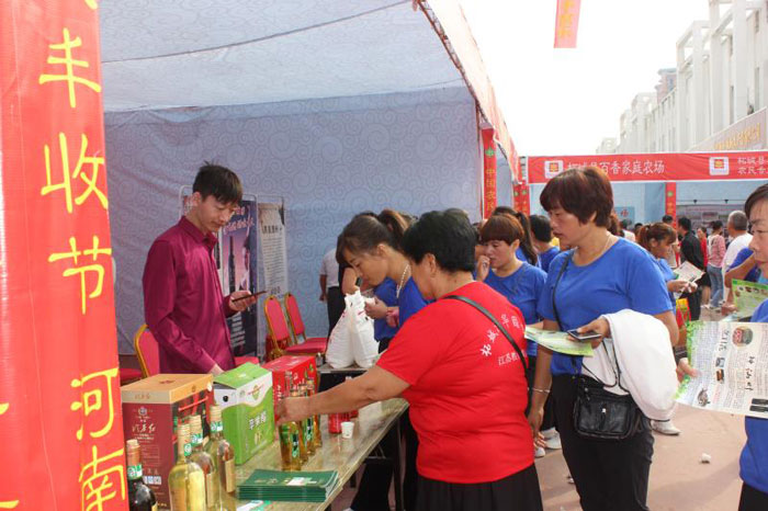 民權(quán)縣參加商丘(柘城)分會(huì)場(chǎng)舉辦的“河南省首屆中國(guó)農(nóng)民豐收節(jié)” 民權(quán)縣參加商丘(柘城)分會(huì)場(chǎng)舉辦的“河南省首屆中國(guó)農(nóng)民豐收節(jié)”