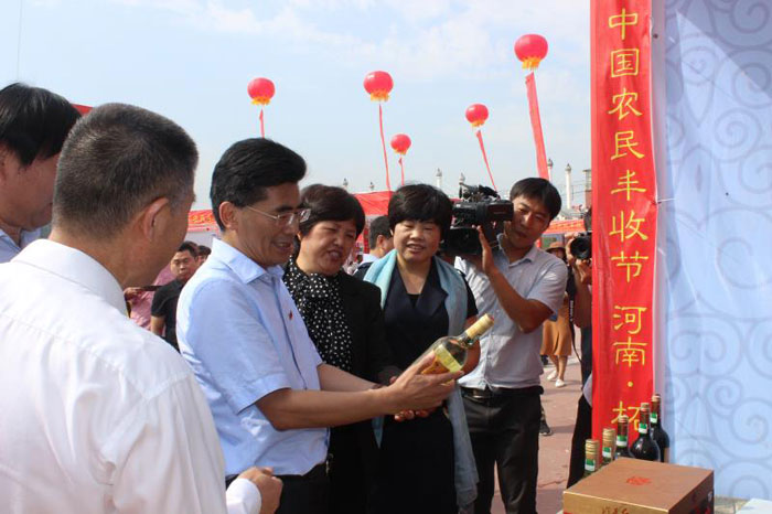 民權(quán)縣參加商丘(柘城)分會(huì)場(chǎng)舉辦的“河南省首屆中國(guó)農(nóng)民豐收節(jié)” 民權(quán)縣參加商丘(柘城)分會(huì)場(chǎng)舉辦的“河南省首屆中國(guó)農(nóng)民豐收節(jié)”