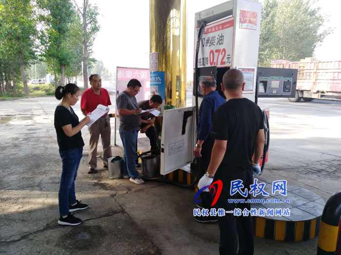 縣工商質(zhì)監(jiān)局開展國慶節(jié)前加油機(jī)鉛封統(tǒng)一更換工作 縣工商質(zhì)監(jiān)局開展國慶節(jié)前加油機(jī)鉛封統(tǒng)一更換工作