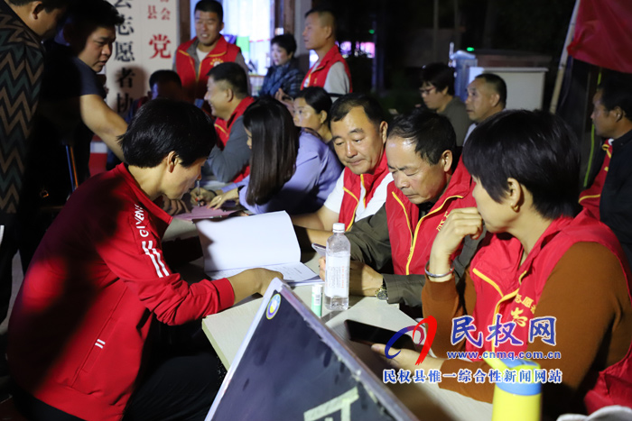 民權縣:慶祝國慶節(jié) ?志愿服務伴你行 民權縣:慶祝國慶節(jié) ?志愿服務伴你行