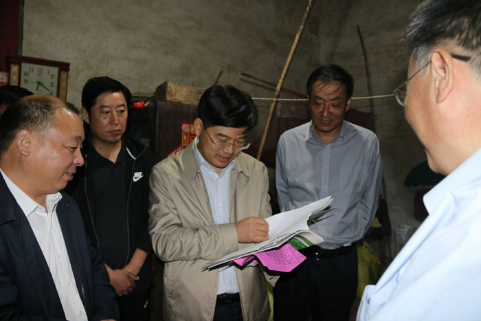縣委副書記、縣長張團結(jié)下鄉(xiāng)督導(dǎo)調(diào)研脫貧攻堅工作