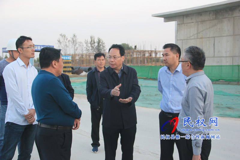 縣委常委、常務(wù)副縣長李啟峰查看全縣城建項(xiàng)目推進(jìn)情況