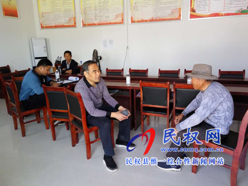 縣領(lǐng)導錦傳星到花園鄉(xiāng)督導脫貧攻堅工作 縣領(lǐng)導錦傳星到花園鄉(xiāng)督導脫貧攻堅工作