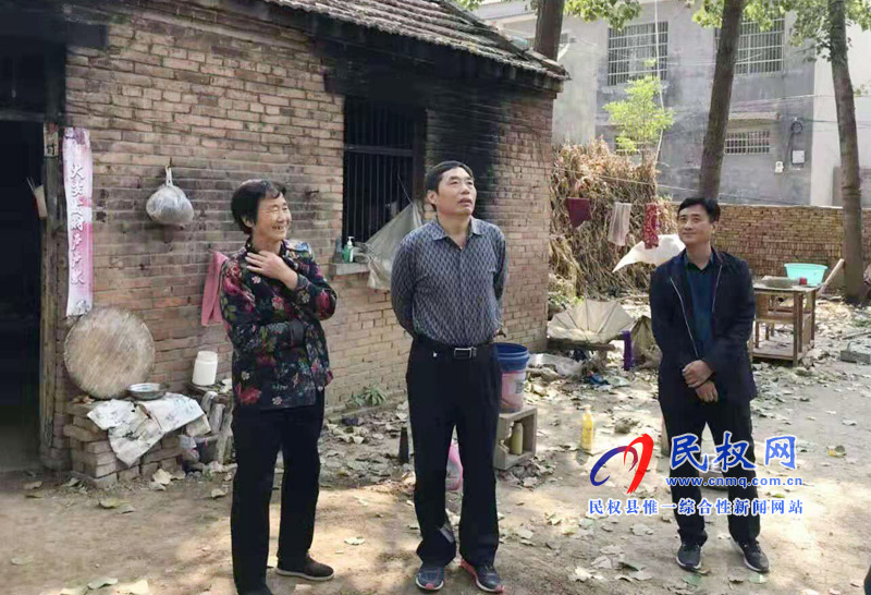縣委常委、組織部長何玉明深入褚廟鄉(xiāng)督導破舊房屋拆除和人居環(huán)境整治工作