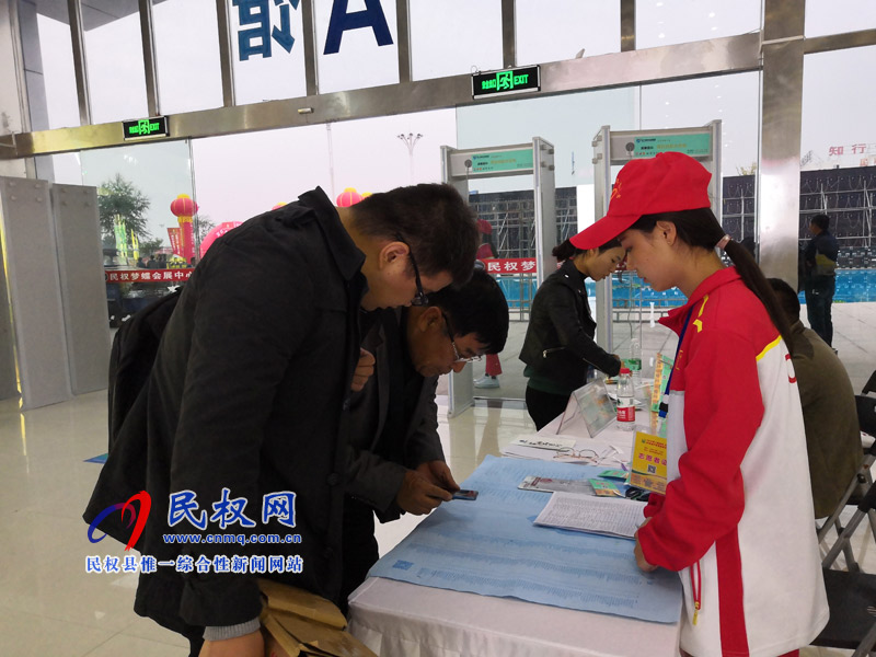 青年志愿者成“糧博會”靚麗風景線 青年志愿者成“糧博會”靚麗風景線
