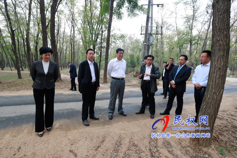 河南省十二屆人大常委會副主任趙建才蒞民調(diào)研脫貧攻堅和生態(tài)建設(shè)工作 河南省十二屆人大常委會副主任趙建才蒞民調(diào)研脫貧攻堅和生態(tài)建設(shè)工作