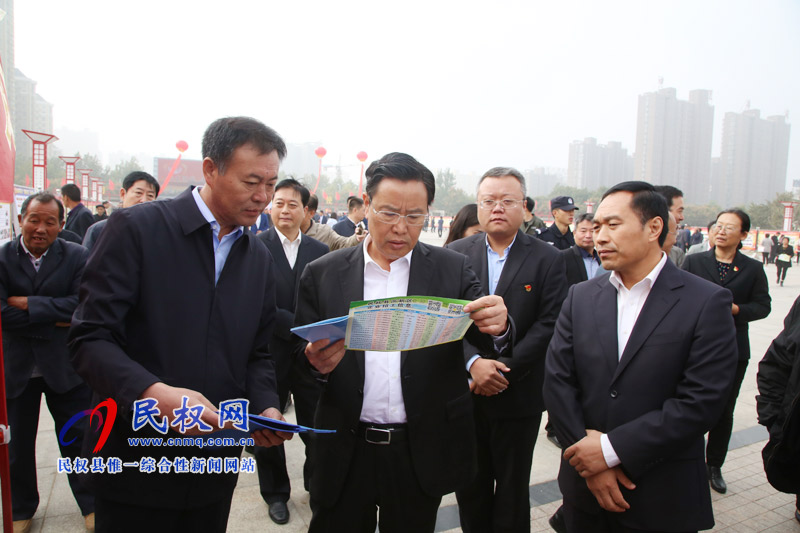 我縣舉行第五個(gè)國(guó)家“扶貧日”社會(huì)扶貧集中幫扶活動(dòng)啟動(dòng)儀式 我縣舉行第五個(gè)國(guó)家“扶貧日”社會(huì)扶貧集中幫扶活動(dòng)啟動(dòng)儀式