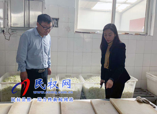 副縣長朱琳到我縣部分鄉(xiāng)鎮(zhèn)小學對學校環(huán)境衛(wèi)生及營養(yǎng)餐進行督導暗查 副縣長朱琳到我縣部分鄉(xiāng)鎮(zhèn)小學對學校環(huán)境衛(wèi)生及營養(yǎng)餐進行督導暗查
