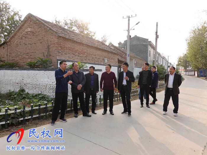 縣住建局組織建筑企業(yè)走訪慰問貧困戶 縣住建局組織建筑企業(yè)走訪慰問貧困戶