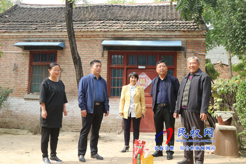 縣林業(yè)局集中組織開展扶貧慰問活動 縣林業(yè)局集中組織開展扶貧慰問活動