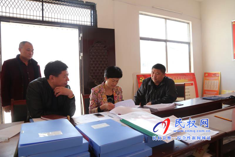 縣人大常委會主任周燕到老顏集鄉(xiāng)督導(dǎo)脫貧攻堅、人居環(huán)境衛(wèi)生整治等工作