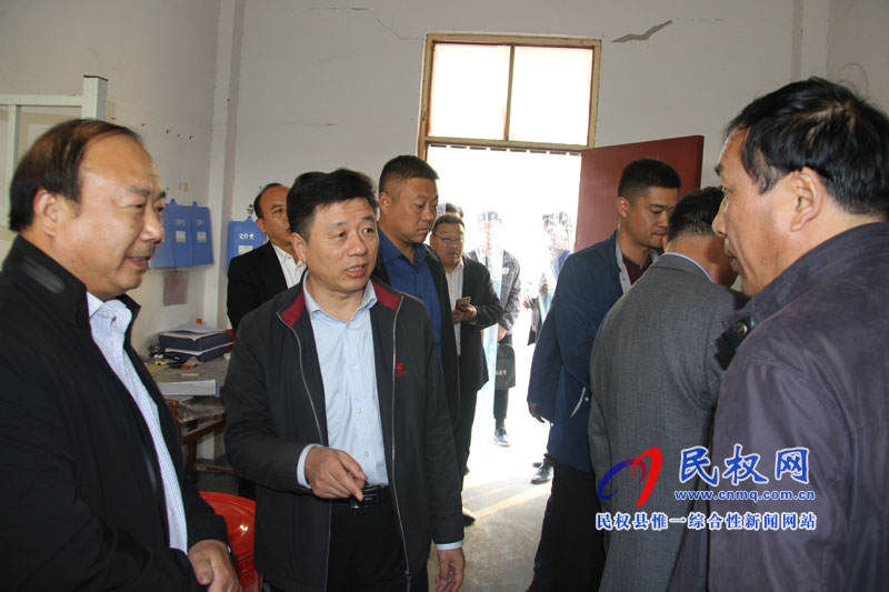 縣群工部部長(zhǎng)陳鴻志督查學(xué)校食堂食品安全工作 縣群工部部長(zhǎng)陳鴻志督查學(xué)校食堂食品安全工作
