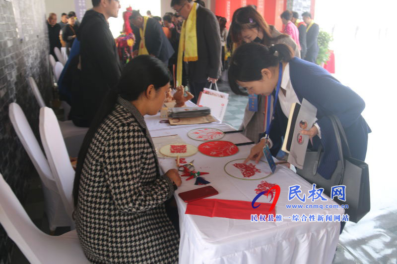 民權(quán)縣組織非遺傳承人參加華商節(jié)非遺展示活動 民權(quán)縣組織非遺傳承人參加華商節(jié)非遺展示活動