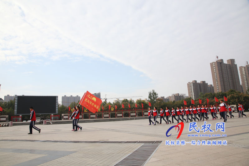 快步行走 樂(lè)懷陽(yáng)光 快步行走 樂(lè)懷陽(yáng)光