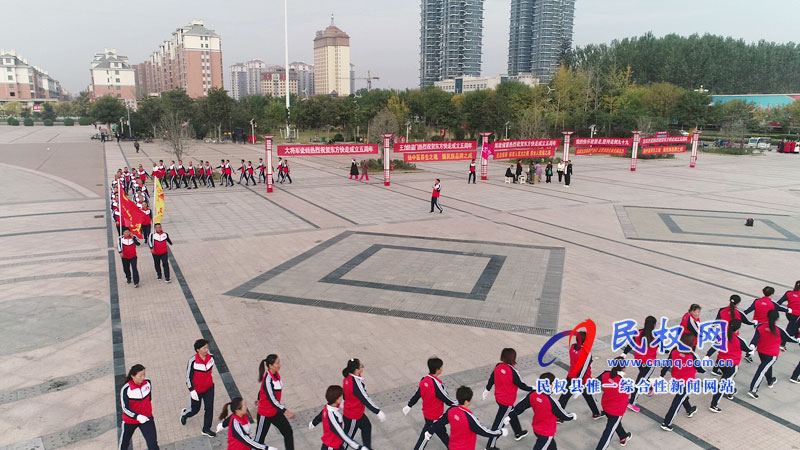 快步行走 樂(lè)懷陽(yáng)光 快步行走 樂(lè)懷陽(yáng)光