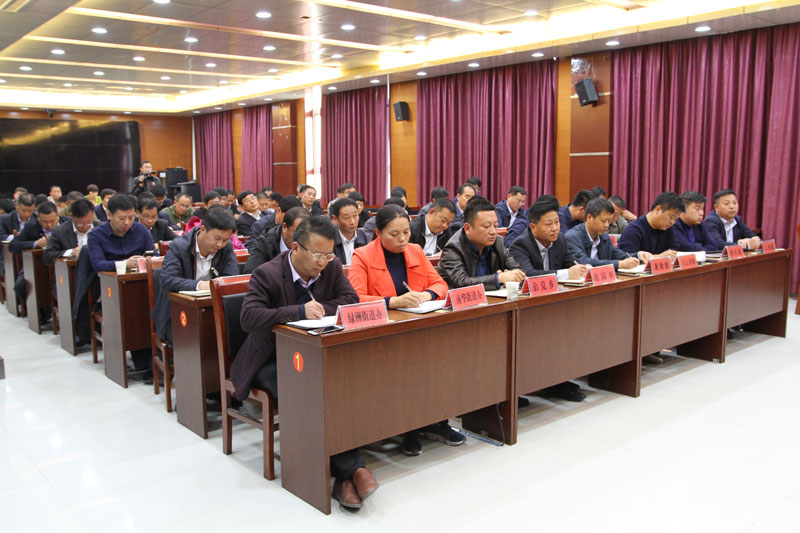我縣召開城鄉(xiāng)居民醫(yī)療保險征繳工作動員會暨放管服工作促進會 我縣召開城鄉(xiāng)居民醫(yī)療保險征繳工作動員會暨放管服工作促進會