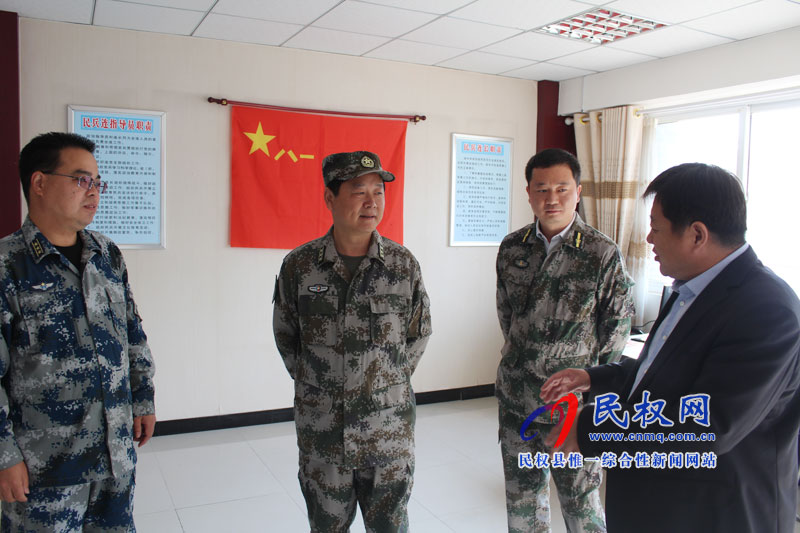 市軍分區(qū)黨委常委、戰(zhàn)備建設(shè)處處長蔣偉到南華辦事處檢查指導(dǎo)人武部正規(guī)化建設(shè)工作