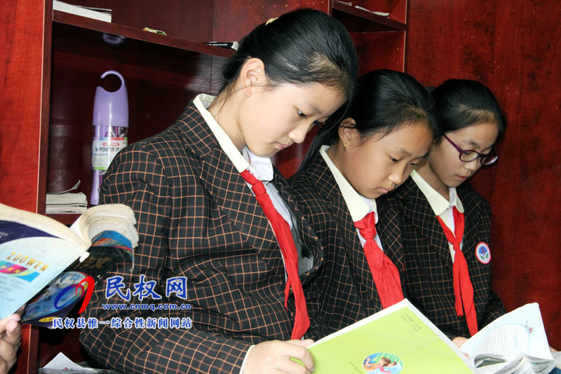 縣實驗小學(xué)開展圖書漂流活動讓師生愛上圖書 縣實驗小學(xué)開展圖書漂流活動讓師生愛上圖書