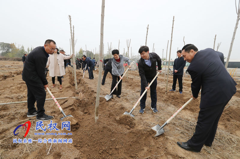 縣四家領(lǐng)導(dǎo)參加冬季義務(wù)植樹活動 縣四家領(lǐng)導(dǎo)參加冬季義務(wù)植樹活動