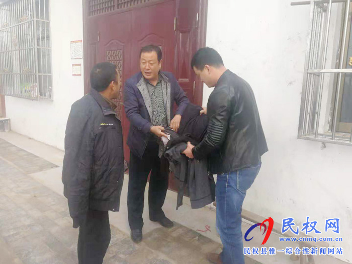 國土資源局為貧困戶送衣問暖 國土資源局為貧困戶送衣問暖