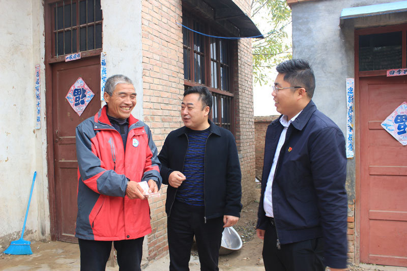 團(tuán)縣委、縣工信局溫暖行動(dòng)助力建檔立卡貧困大學(xué)生圓夢(mèng)