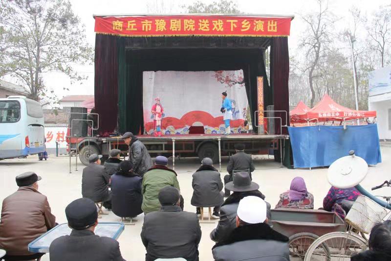 北關(guān)鎮(zhèn)：村頭唱大戲，百姓歡樂多