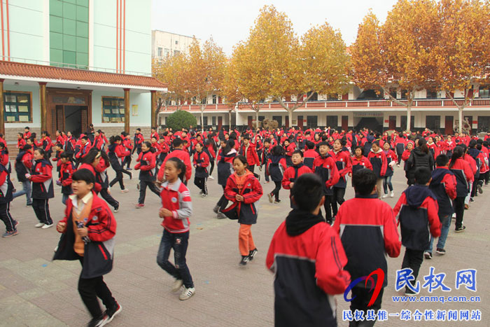 民權縣實驗小學陽光體育大課間精彩紛呈 民權縣實驗小學陽光體育大課間精彩紛呈