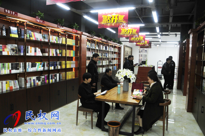 新華書店新門市開業(yè)市民看書休閑又添好去處 新華書店新門市開業(yè)市民看書休閑又添好去處