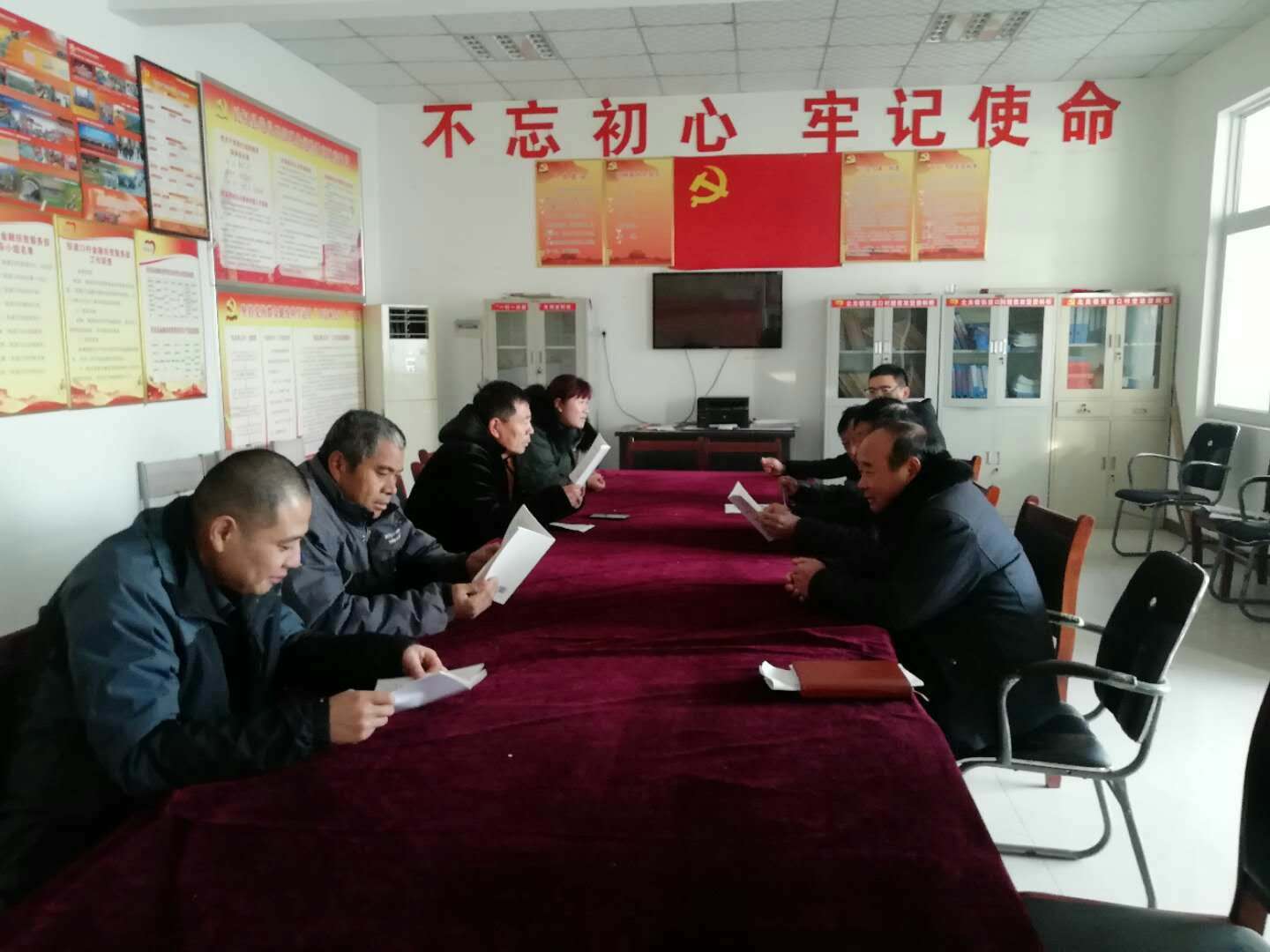北關(guān)鎮(zhèn)組織村“兩委”干部學(xué)習(xí)《中國共產(chǎn)黨紀(jì)律處分條例》 北關(guān)鎮(zhèn)組織村“兩委”干部學(xué)習(xí)《中國共產(chǎn)黨紀(jì)律處分條例》