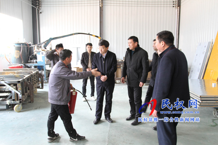 縣委副書記、縣長張團(tuán)結(jié)暗訪督察我縣企業(yè)安全生產(chǎn)工作