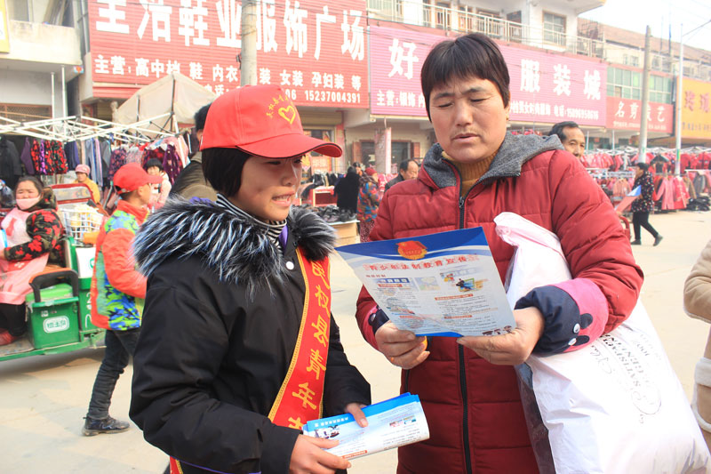 團(tuán)委組織青年志愿者開展“快樂星期天”活動 團(tuán)委組織青年志愿者開展“快樂星期天”活動