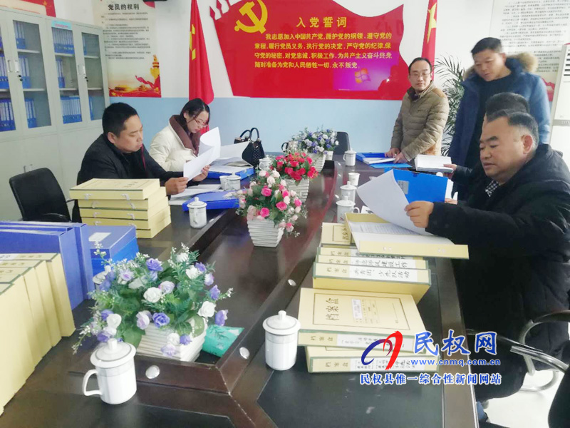 民權(quán)縣教體局關(guān)工委陳克亮主任帶領(lǐng)有關(guān)人員到民族學(xué)校檢查指導(dǎo)家長學(xué)校工作 民權(quán)縣教體局關(guān)工委陳克亮主任帶領(lǐng)有關(guān)人員到民族學(xué)校檢查指導(dǎo)家長學(xué)校工作