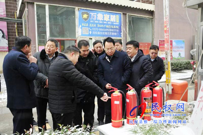 縣委常委、常務(wù)副縣長李啟峰深入我縣重點(diǎn)場所查看安全生產(chǎn)工作