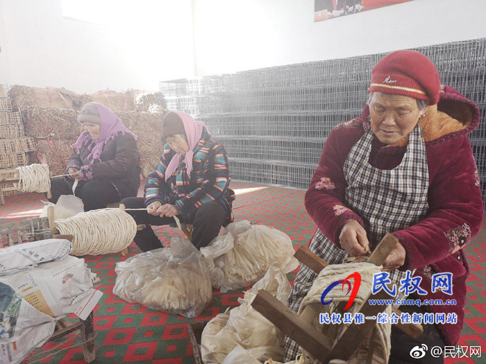 老顏集鄉(xiāng):手工藝品扶貧車間 編織美好幸福生活 老顏集鄉(xiāng):手工藝品扶貧車間 編織美好幸福生活