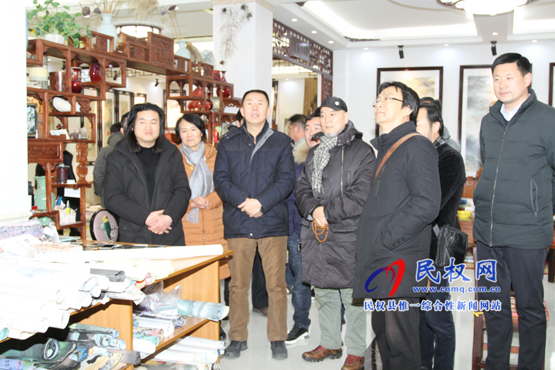 省美協(xié)主席劉杰到我縣調研美術工作 省美協(xié)主席劉杰到我縣調研美術工作