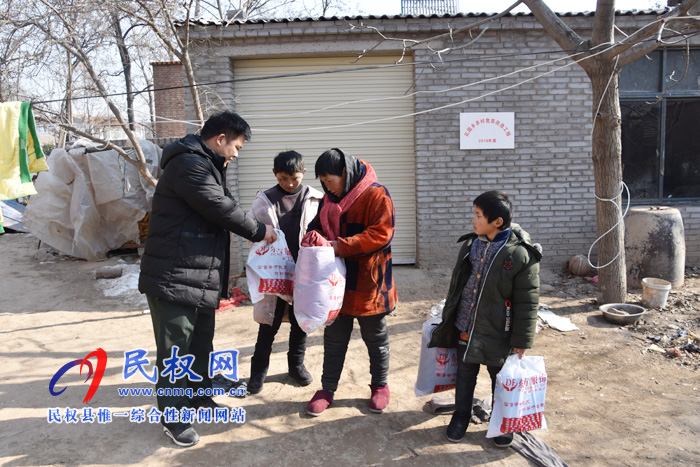 暖冬行動送溫暖 精準扶貧暖人心 暖冬行動送溫暖 精準扶貧暖人心