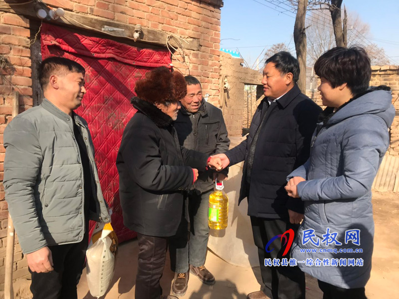 縣農(nóng)牧局組織開展節(jié)前慰問貧困戶活動(dòng) 縣農(nóng)牧局組織開展節(jié)前慰問貧困戶活動(dòng)