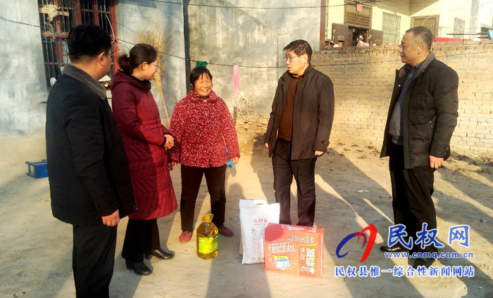 民權(quán)縣衛(wèi)生計(jì)生監(jiān)督所走訪慰問(wèn)困難群眾 民權(quán)縣衛(wèi)生計(jì)生監(jiān)督所走訪慰問(wèn)困難群眾